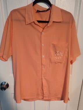 Casual Peach Short-Sleeve Button-Down Shirt with Pocket